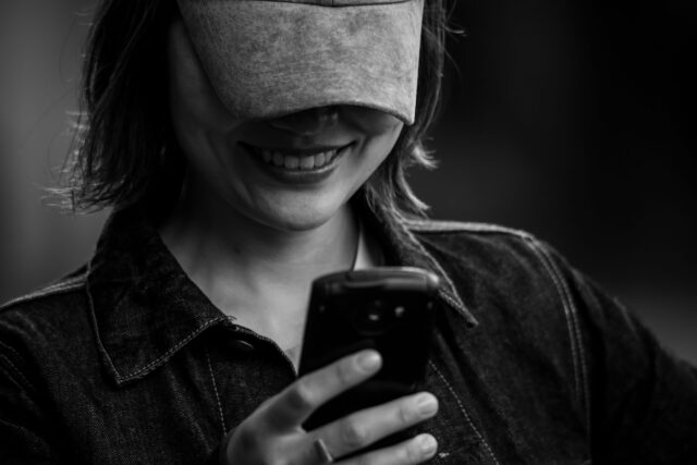 出会い系で詐欺をする女性