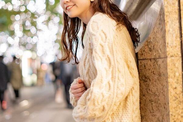 待ち合わせの女の子イメージ